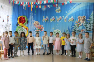 Праздник мам и бабушек. Праздник мам и бабушек.