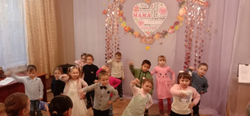 Группа "Зайчата" выступают в ДК Группа "Зайчата" выступают в ДК.