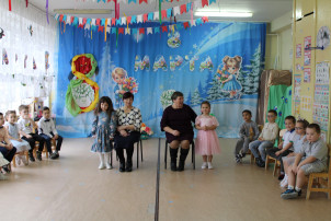 Праздник мам и бабушек. Праздник мам и бабушек.