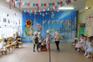 Праздник мам и бабушек. Праздник мам и бабушек.