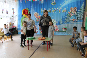 Праздник мам и бабушек. Праздник мам и бабушек.